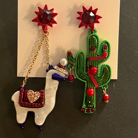 New BETSEY JOHNSON Llama Mismatch Drop Earrings - Picture 5 of 7